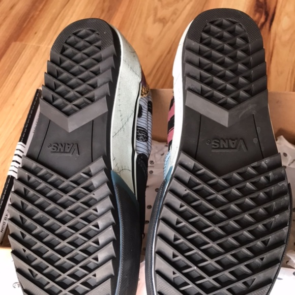 SOLD ‼️ DISNEY NIGHTMARE BEFORE CHRISTMAS VANS - Picture 10 of 15